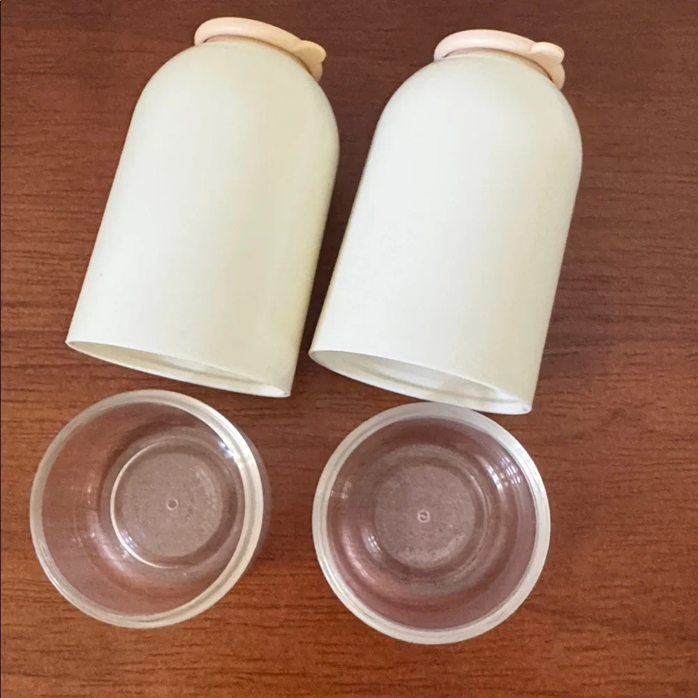 Vintage Tupperware Salt & Pepper Shakers Snap Lids 2314A-4 Camp RV Hunting Cabin